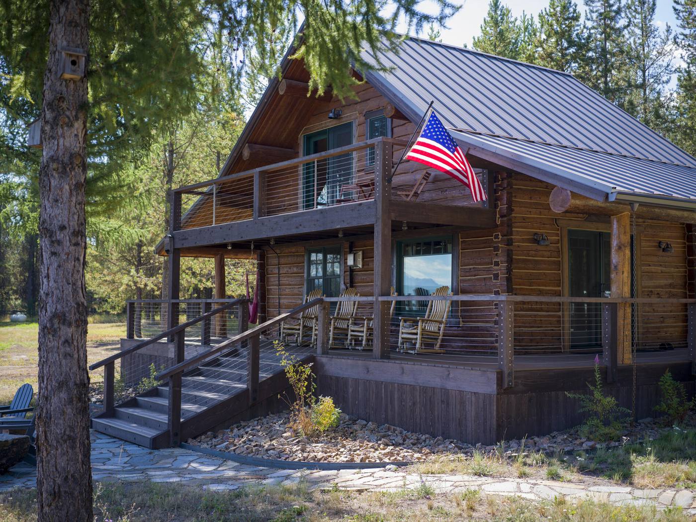Cabin from the front with deck, stairs and flag